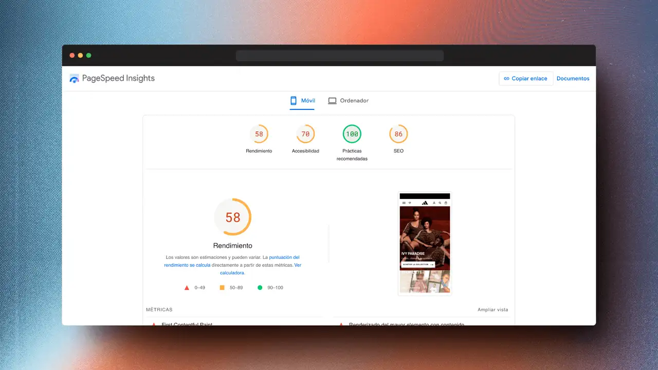 Equipo de diseño revisando prototipos UX y UI en 2025